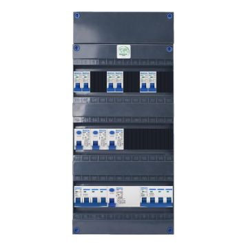 GACIA G343161 ruime groepenkast - 3-fase, 40A hoofdschakelaar, 4 aardlekschakelaars, 6 lichtgroepen, 1 krachtgroep met verhoogde buisinvoer - vooraanzicht